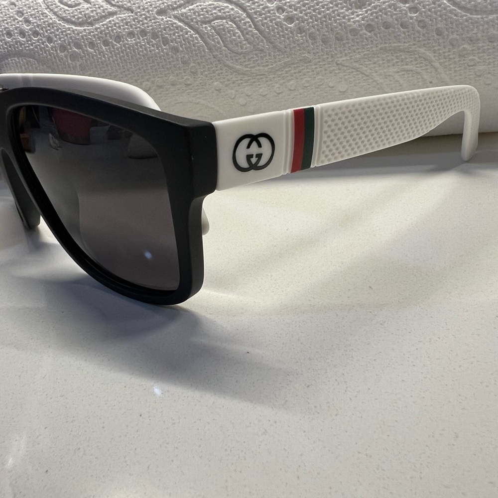 Unisex polarized brand new sunglasses - nuevo - new GG Golden Goods brand